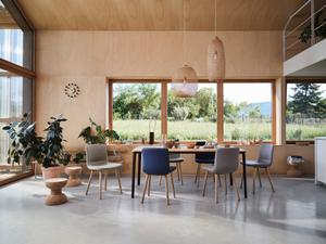 Chairs: Dumet ginger/grey, beige melange, indigo melange table: natural oak, basic dark