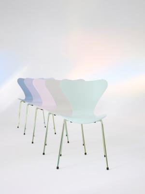 Fritz Hansen Serie 7 Stuhl in 7:14 AM Colour Edition