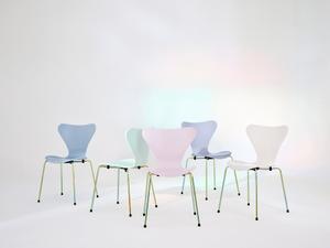 Fritz Hansen Serie 7 Stuhl in 7:14 AM Colour Edition