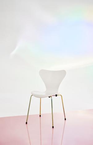 Fritz Hansen Serie 7 Stuhl in 7:14 AM Colour Edition