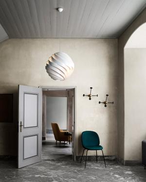 BeetleDiningChair_KvadratCanvasCol.984,PipingLeatherBlack