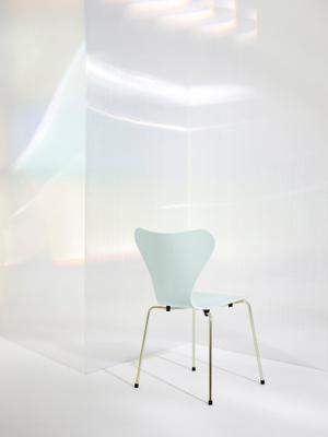 Fritz Hansen Serie 7 Stuhl in 7:14 AM Colour Edition