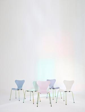 Fritz Hansen Serie 7 Stuhl in 7:14 AM Colour Edition