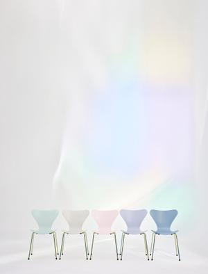 Fritz Hansen Serie 7 Stuhl in 7:14 AM Colour Edition