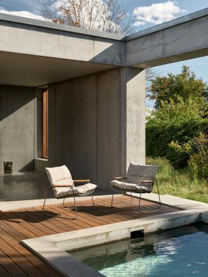 Click roomy lounge chair HOUE