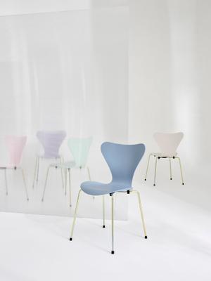 Fritz Hansen Serie 7 Stuhl in 7:14 AM Colour Edition