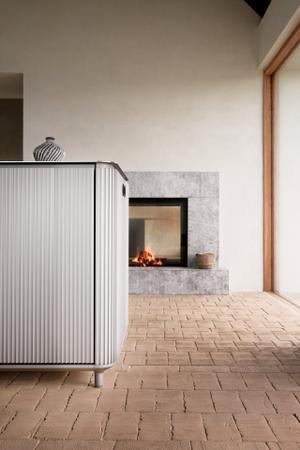 Vipp Küche V3 in Aluminium. Die V3 ist, wie die V1 modular aufgebaut und als Wand- und Inselinstallation verfügbar.